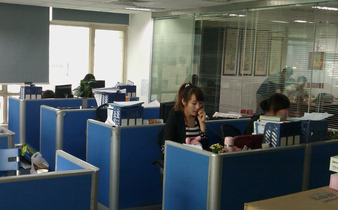 不锈钢冲压件表面处理工艺对比：抛光与拉丝的选择要点